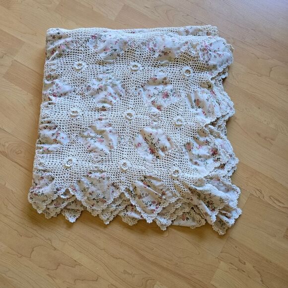 Vintage Crochet Bedspread Hand Made Floral Print 83" x 88" Cottage core - Picture 2 of 7